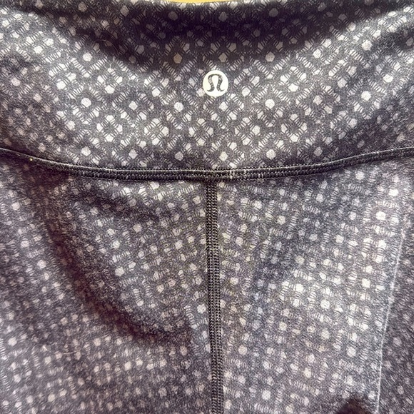 Lululemon black and gray leggings / tights size 4 - Picture 3 of 6